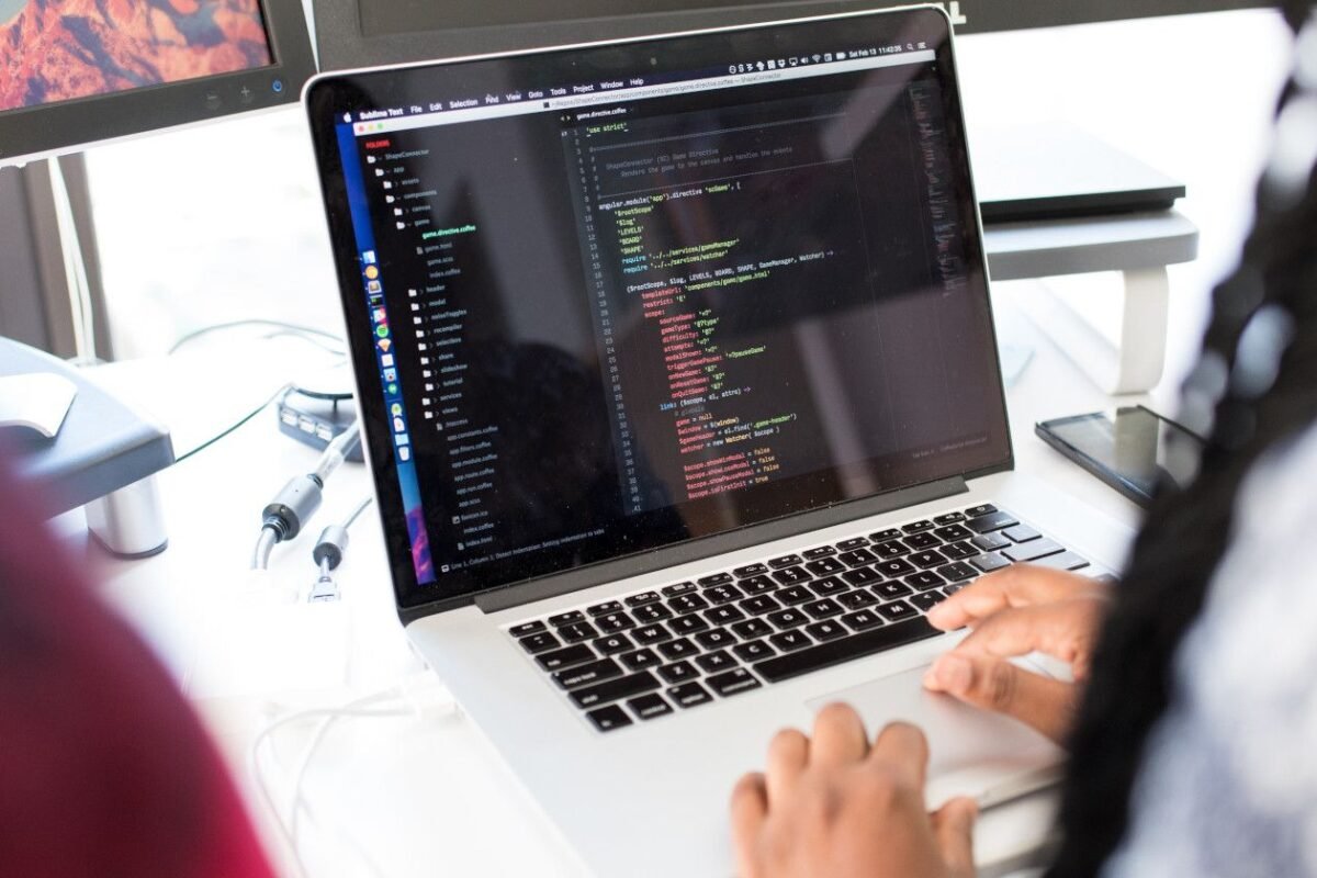 12 Coding Tools to Write, Run, and Debug Code Online